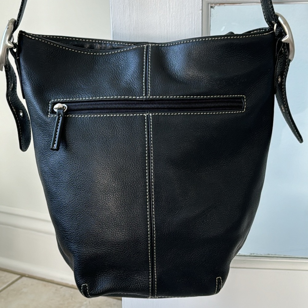 Tig & Co. black leather bucket bag w/white stitching & silver matte hardware